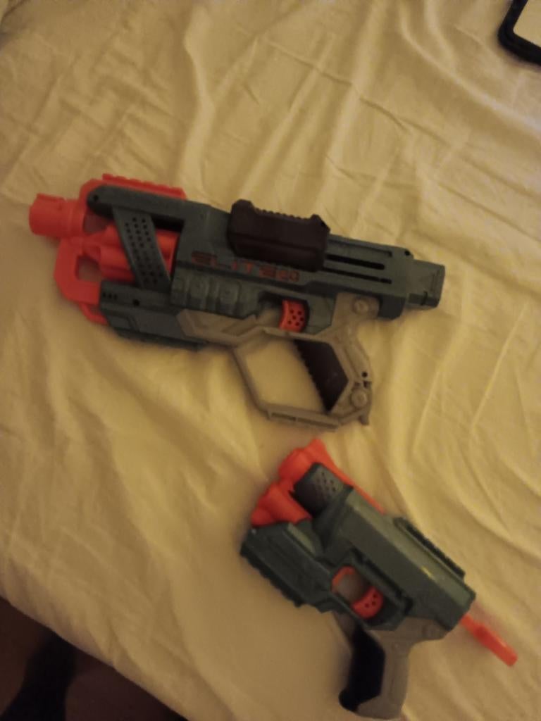2 pistolets Nerf, Enlèvement ou Envoi, Comme neuf