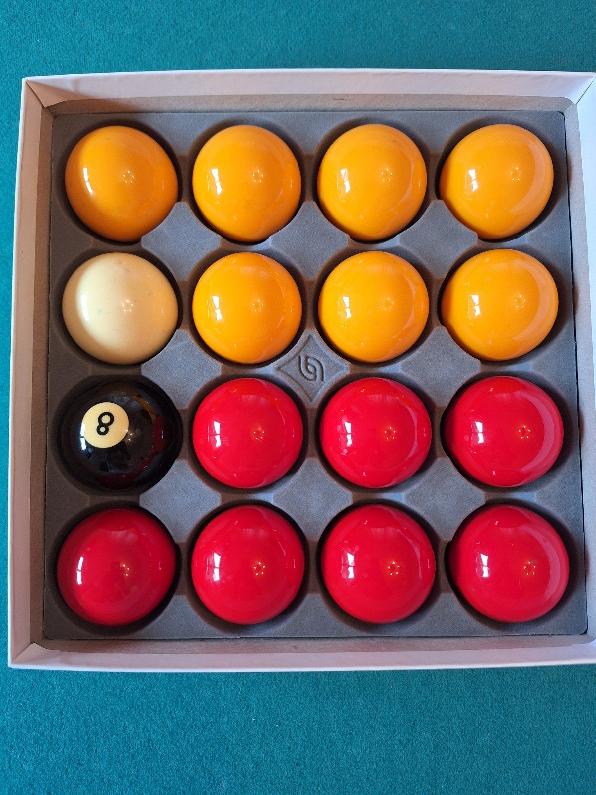 boules de billard Aramith jaunes rouges, Sports & Fitness, Enlèvement, Comme neuf, Queue ou Boules