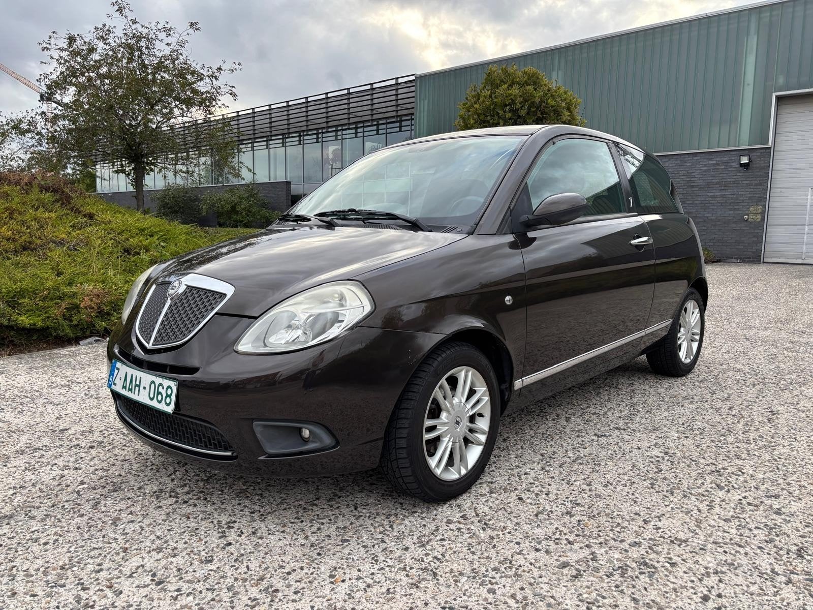 Belle Lancia Ypsilon 1.2 avec 79000km, Autos, Achat, Entreprise, Boîte manuelle, Brun