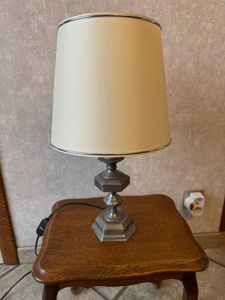 Antieke tinnen lamp, Enlèvement