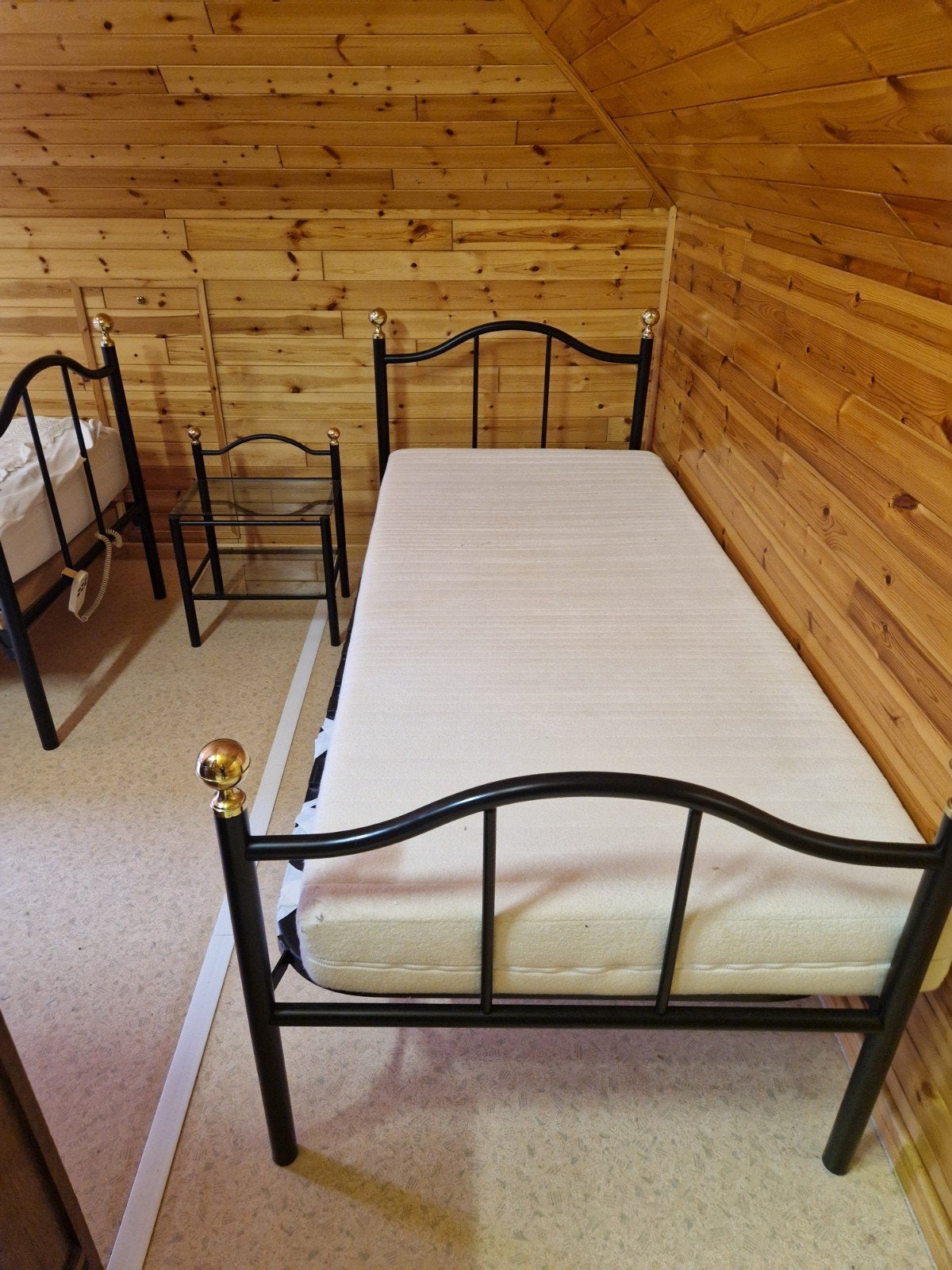 gratis: twee bedden / tafel / bank, Ophalen