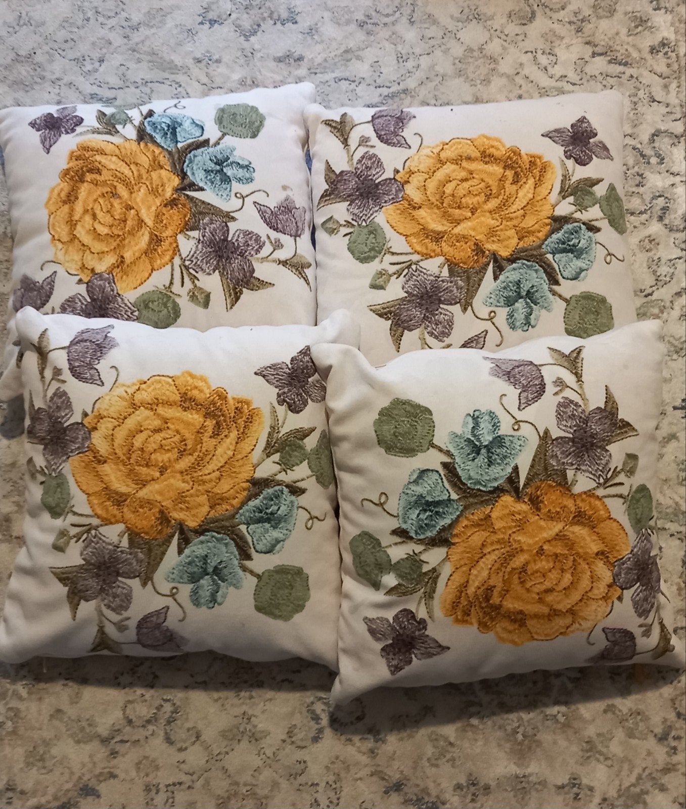 Ensemble de 4 magnifiques coussins 40 x 40 cm, Enlèvement, Comme neuf, Carré, Avec fermeture éclair