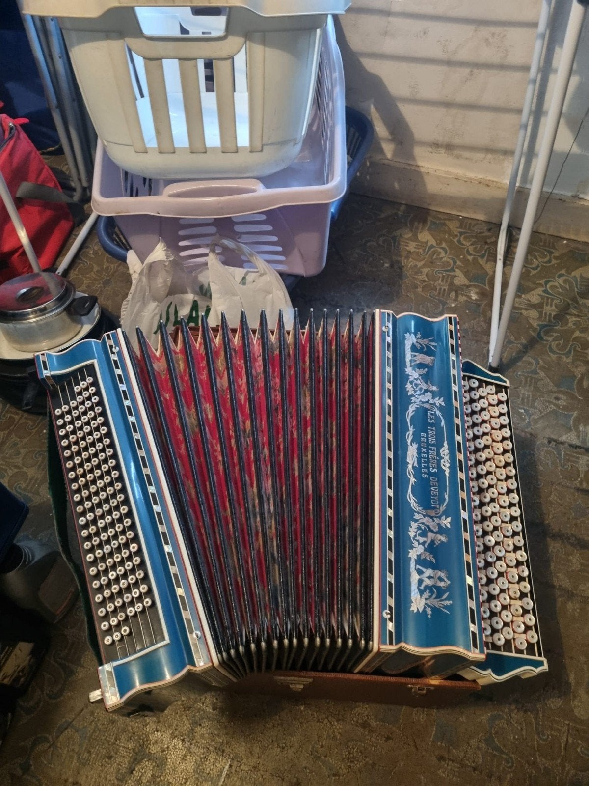 Accordéons 3 frères, Enlèvement
