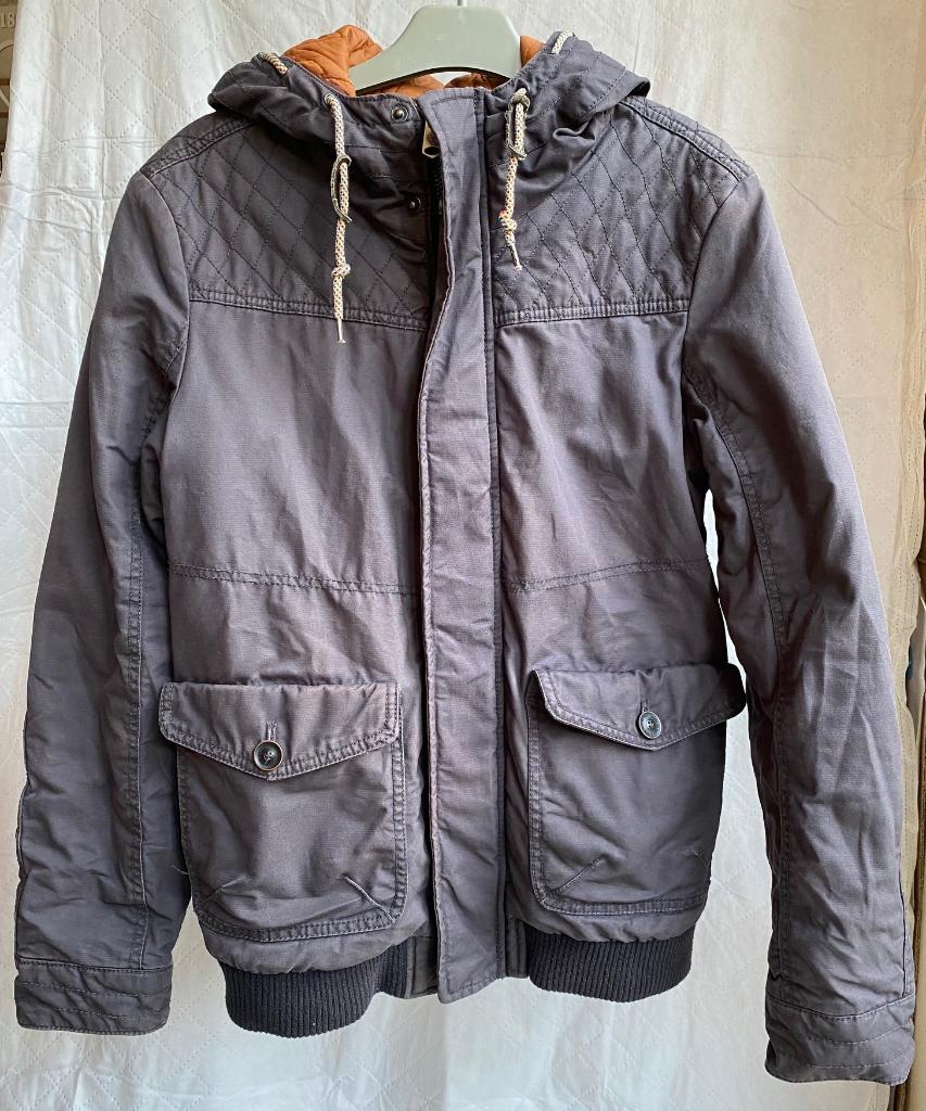 Bershka dikke winterjas - S / maat 36, Overige maten, Ophalen of Verzenden, Bershka, Grijs