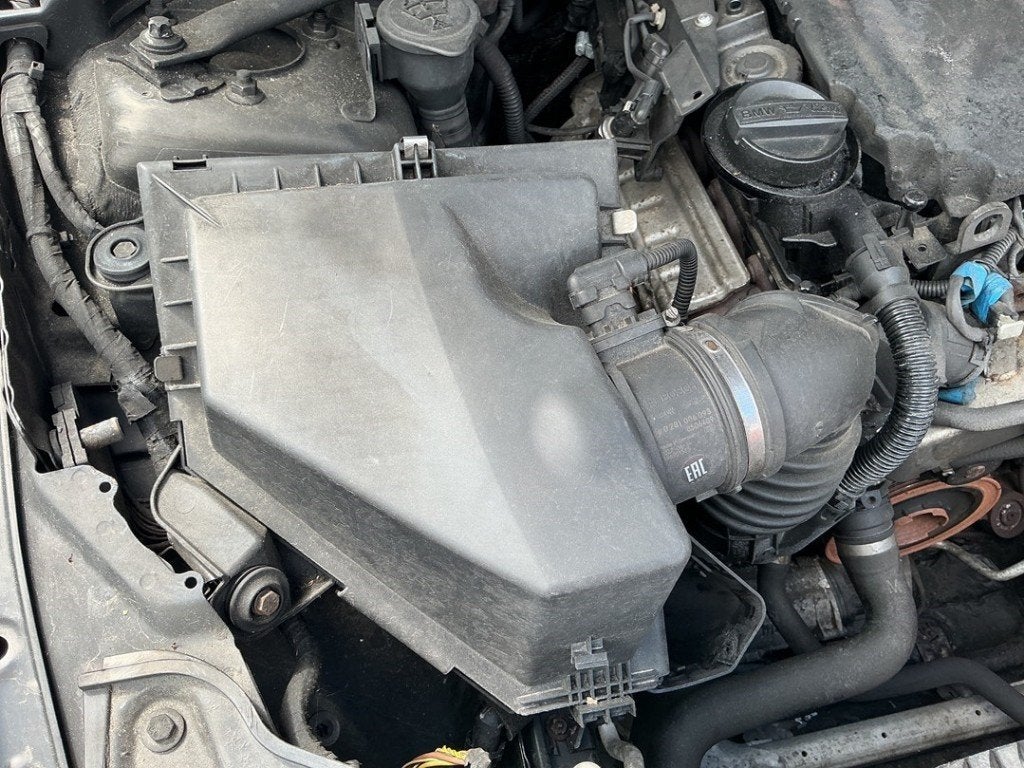 BOITIER FILTRE À AIR 3 serie Touring (E91) (|13718512599|), Autos : Pièces & Accessoires, Utilisé, BMW, Petuelring 130
80809  München, DE