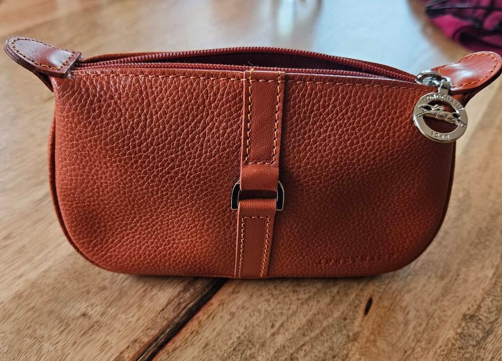 Pochette Longchamp, Enlèvement