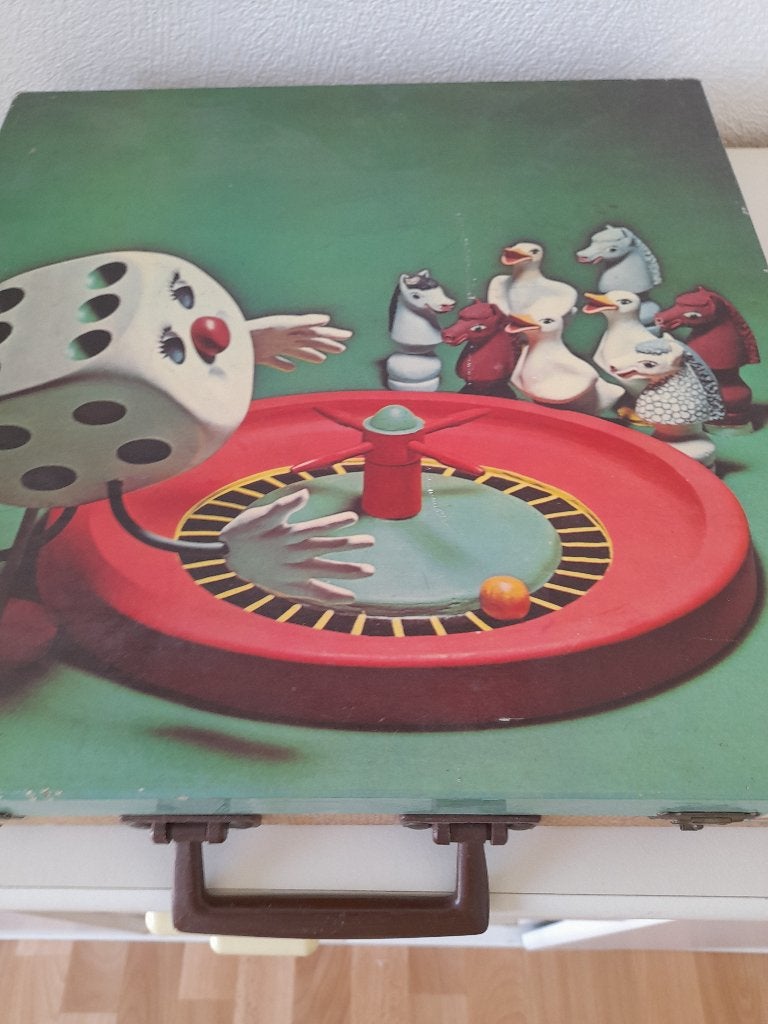 Valise avec divers jeux, Trois ou quatre joueurs, Enlèvement ou Envoi, Utilisé