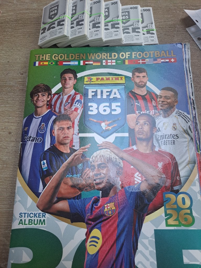 Panini 365 stickers 2026, Ophalen of Verzenden, Zo goed als nieuw, Meerdere stickers