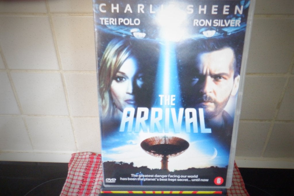 DVD The Arrival (Charlie Sheen & Teri Polo & Ron Silver), Cd's en Dvd's, Dvd's | Science Fiction en Fantasy, Engels, Nederlands