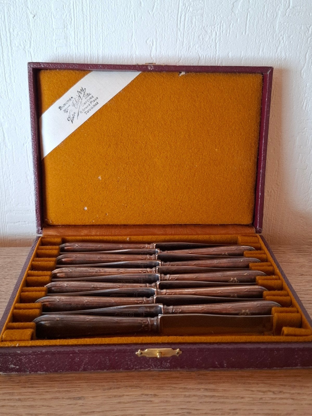 11 couteaux anciens Apollo – Manches décorés et monogrammés, Verzenden