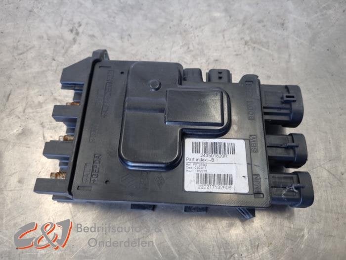 Boîte à fusibles d'un Nissan NV300, -, 3 mois de garantie, Utilisé, -
