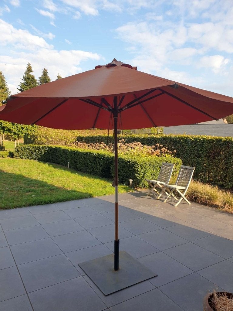 Parapluie orange + base de parasol en acier en bon état, Jardin & Terrasse, Enlèvement, Base de parasol