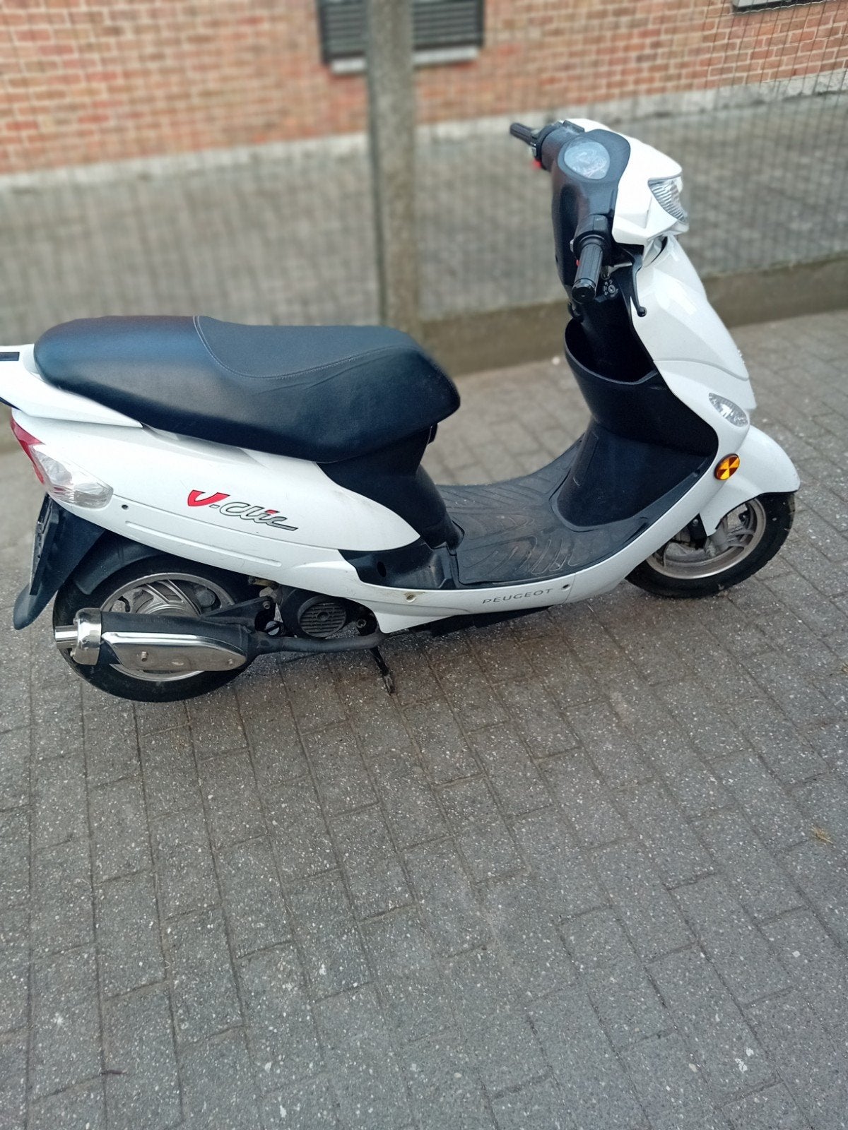 scooter de marque Peugeot modèle V CLIC de 50cc classe B.
an, Enlèvement