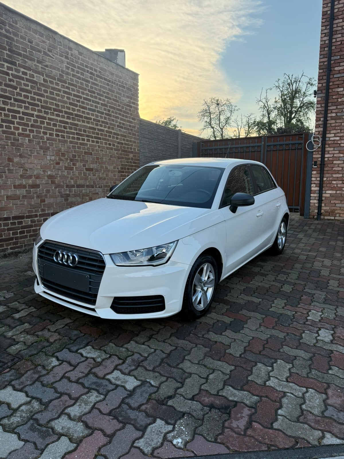 Audi A1 Sportback TFSI Ultra uit het jaar 2018, Voorwielaandrijving, Stof, A1, Wit