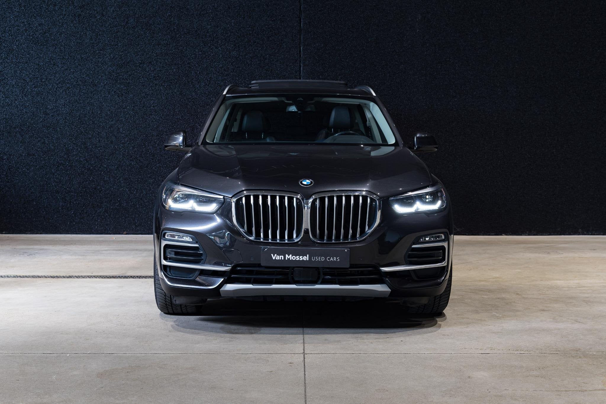 BMW X5 xDrive45e 394PK PANO | LEDER | CAMERA | Zetelverwarmi, Auto's, Stof, Gebruikt, Plug-in hybride, Bedrijf