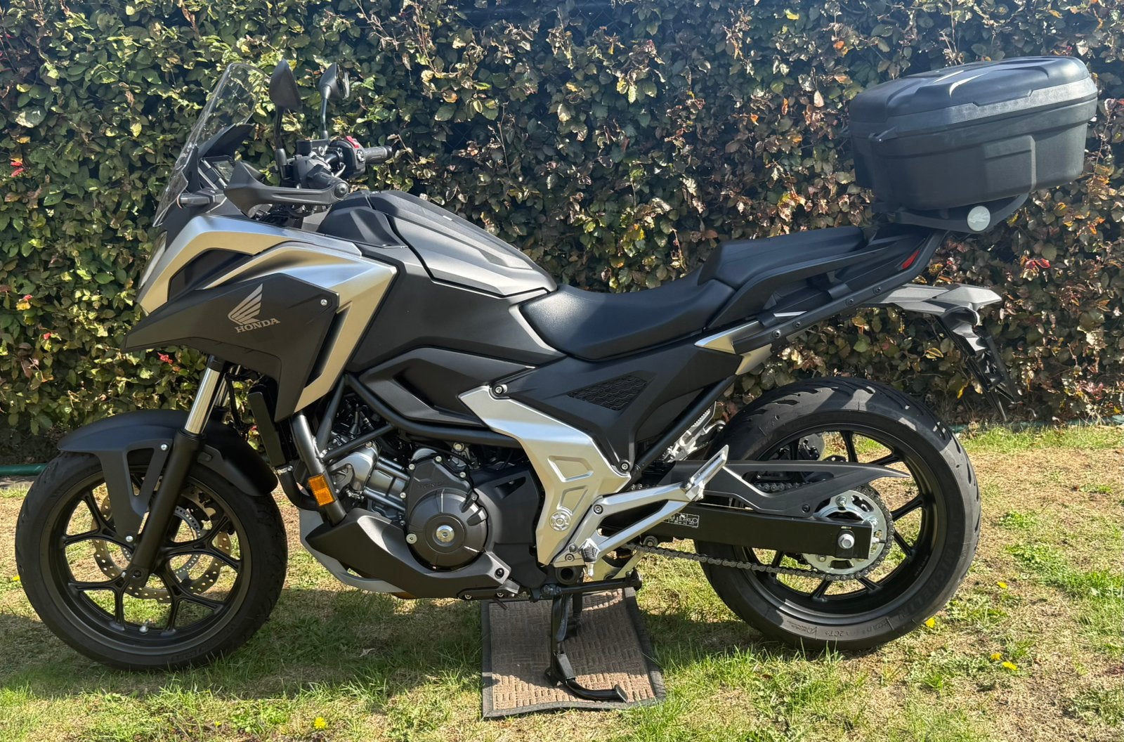 Honda NC750X DCT ✅ automaat 2022 met Hyperpro veringskit, Motoren, Motoren | Honda, Handvatverwarming, Particulier, Automaat