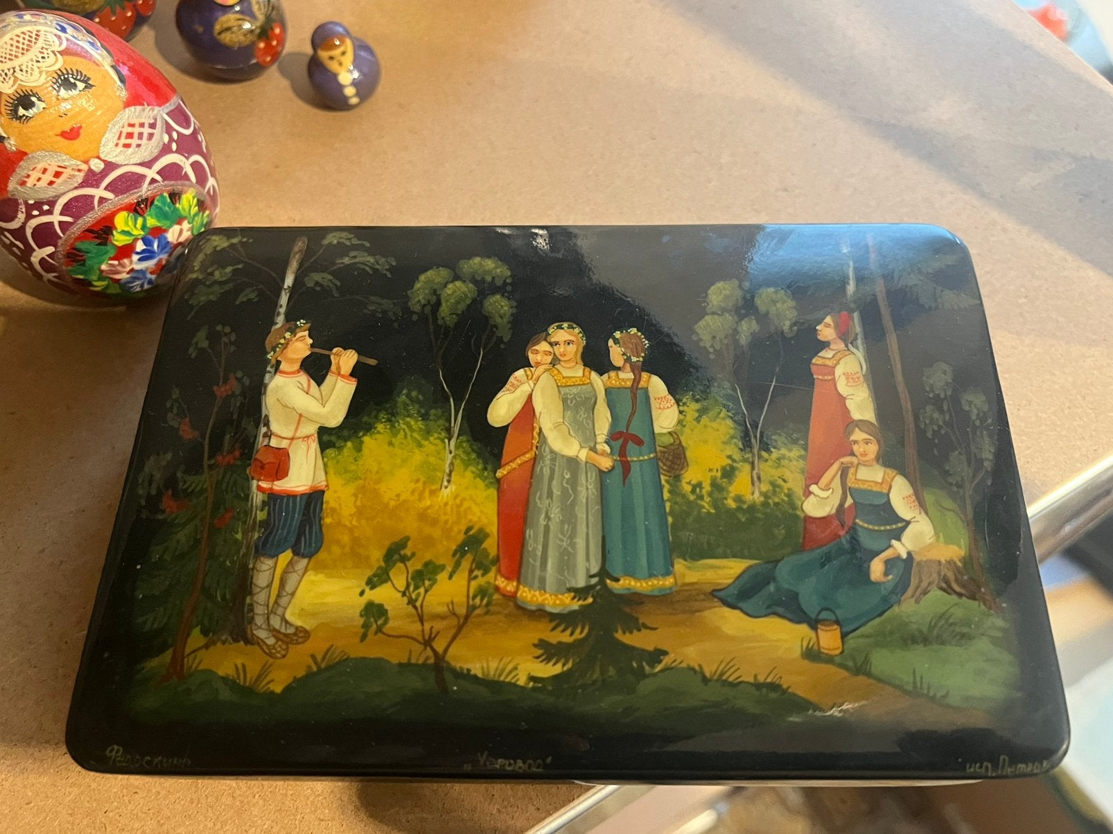 Boîte en laque russe authentique de Fedoskino « Khorovod », Antiquités & Art, Enlèvement ou Envoi