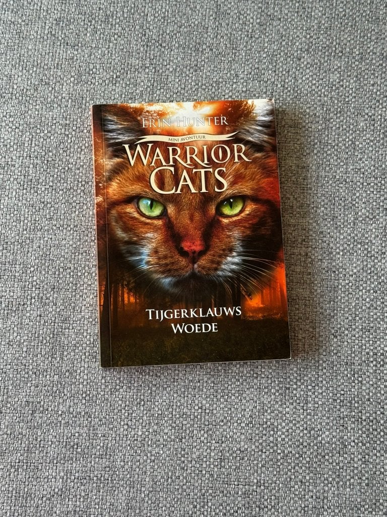 137. Boek - Erin Hunter - Warrior Cats - Tijgerklauws woede, Livres, Livres pour enfants | Jeunesse | 10 à 12 ans, Utilisé, Fiction