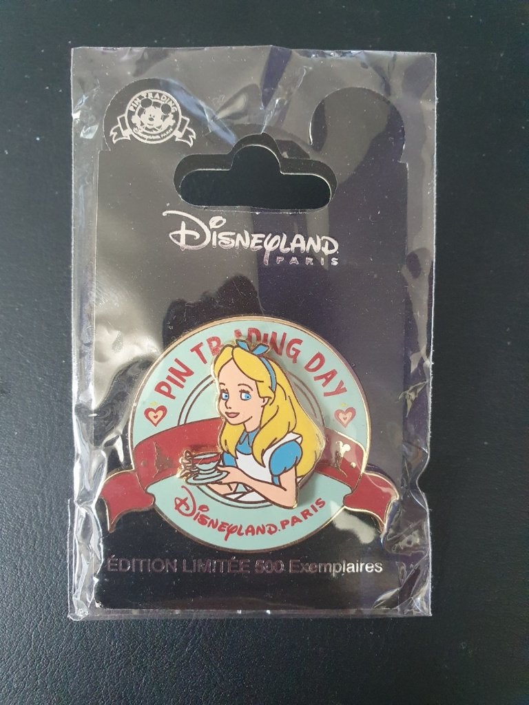 Disney Pin: Alice pin trading day, Collections, Enlèvement ou Envoi, Autres personnages, Neuf, Autres types