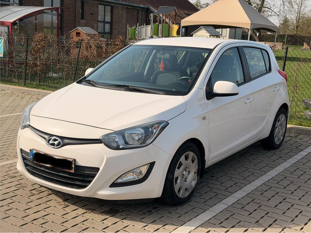Hyundai i20, Auto's, Hyundai, Particulier, i20, Diesel, Euro 5, Berline, 5 deurs, Handgeschakeld, Wit, Zwart, Stof, Ophalen