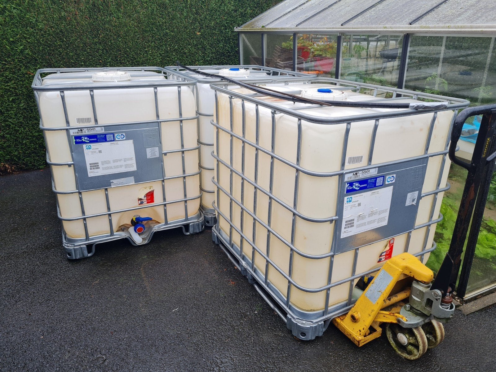 2x IBC container 1000 liter (op metalen pallet), Ophalen