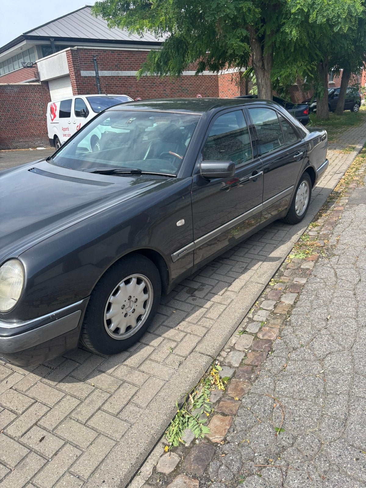 Mercedes 290 turbo diesel w210, Auto's, Mercedes-Benz, Achterwielaandrijving, Zwart, Zwart, Leder