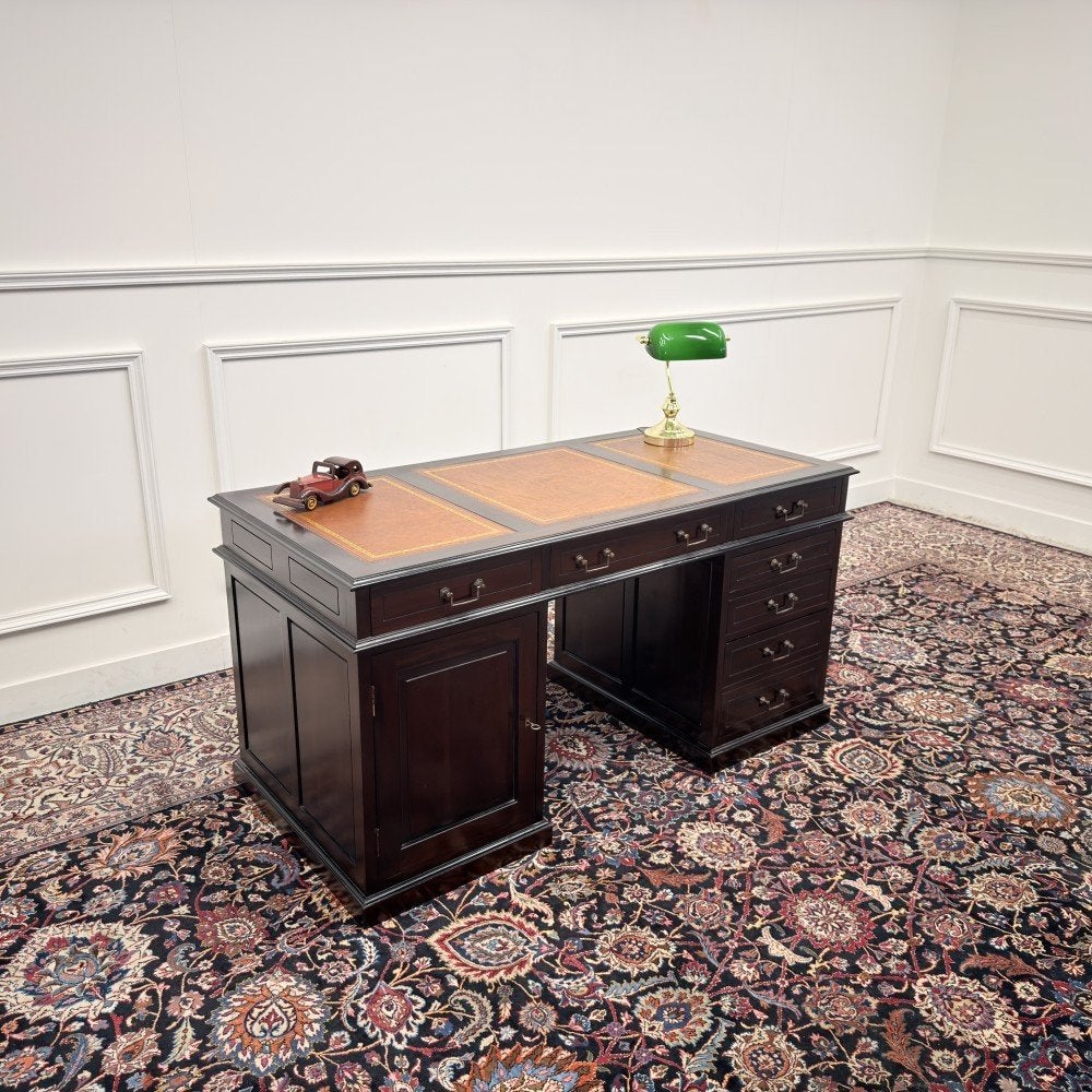 Klassiek Engels Chesterfield Bureau, Antiek en Kunst, Antiek | Kantoor en Zakelijk, Ophalen