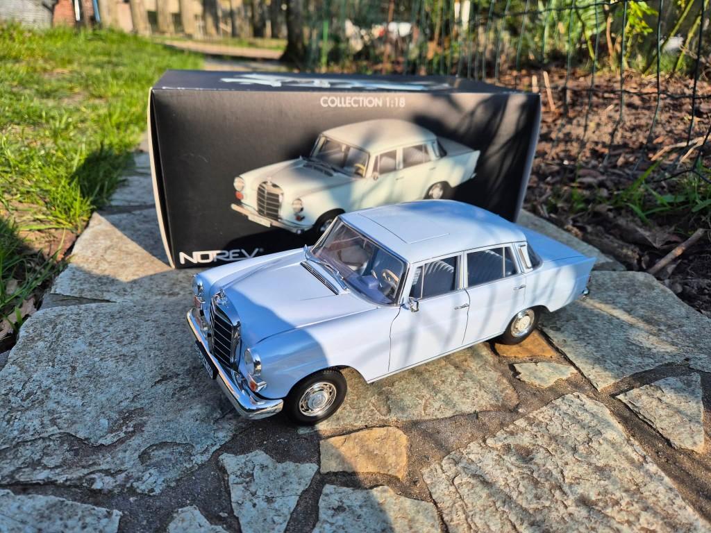 Mercedes Benz 200 Sedan Norev 1/18, Hobby en Vrije tijd, Modelauto's | 1:18, Ophalen of Verzenden, Nieuw, Auto, Norev