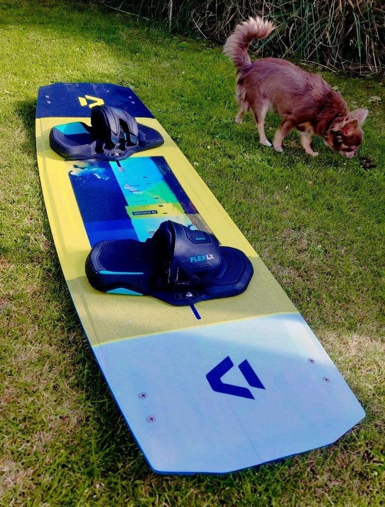Duetone kitesurfboard, Watersport en Boten, Kitesurfen, Twintip, Ophalen, Zo goed als nieuw, Kiteboard