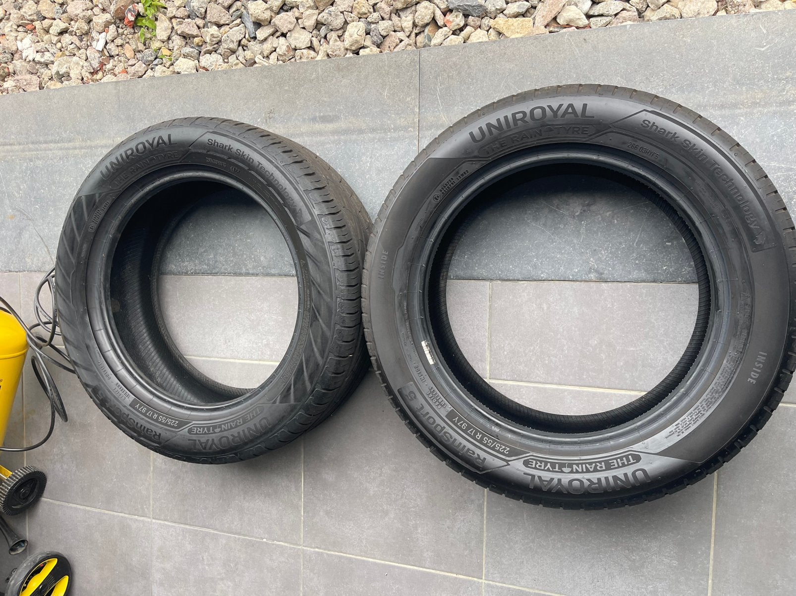 2 Banden UNIROYAL RAINSPORT 5 225/55 R17 97Y FR, Enlèvement