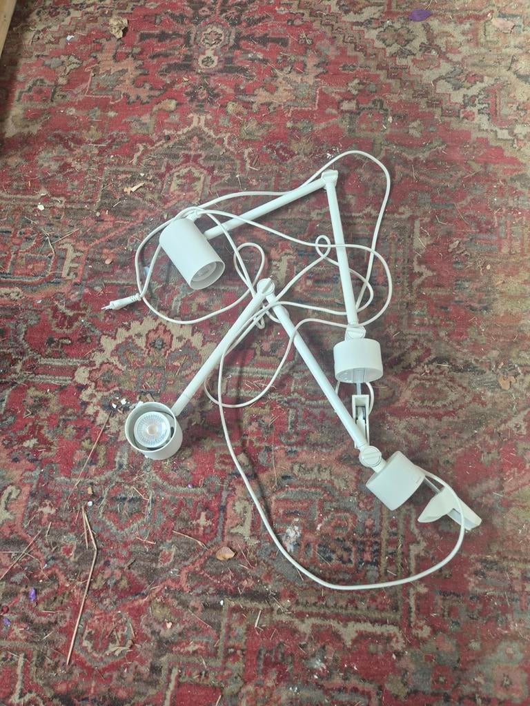 Ikea bureaulamp, Enlèvement