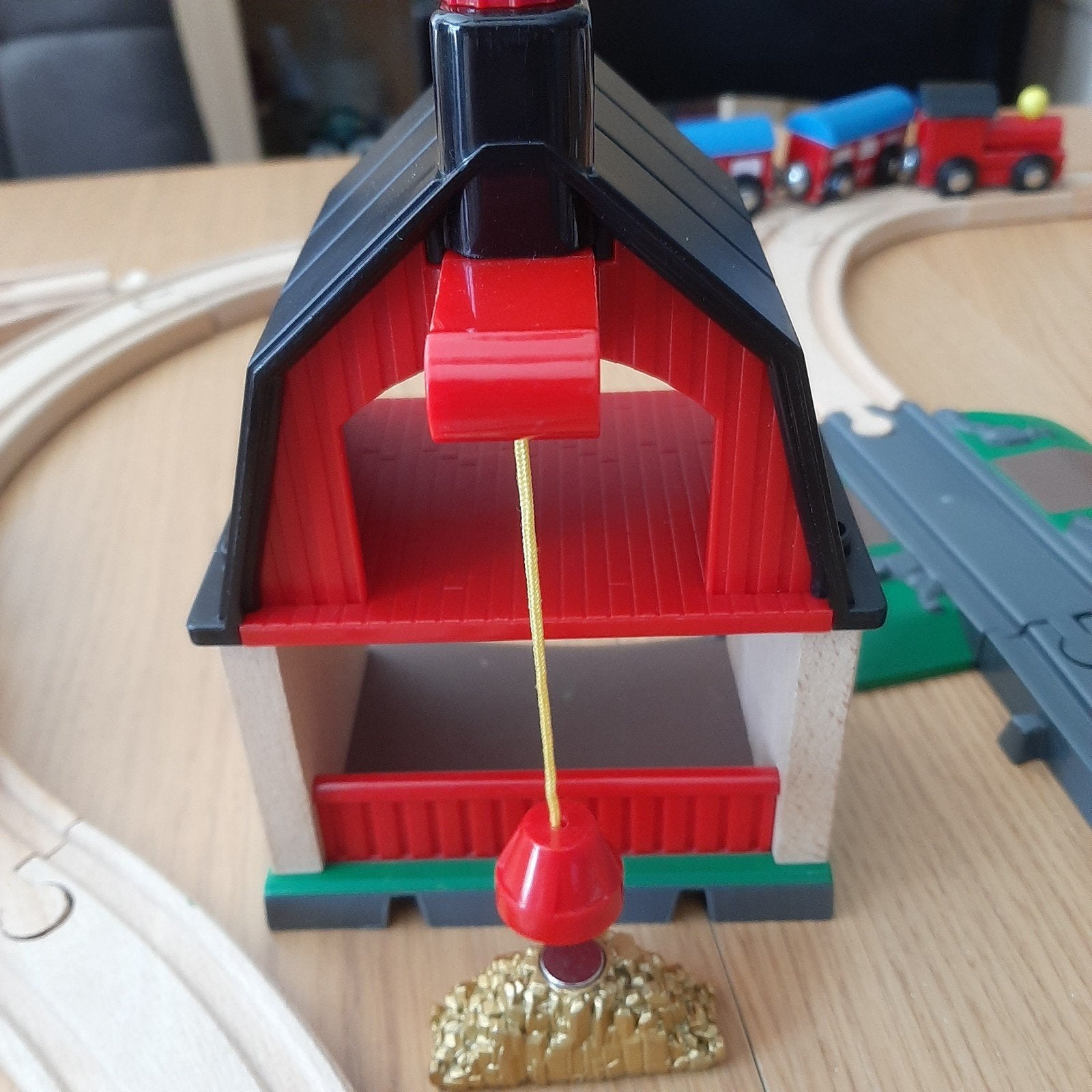 Brio houten speelgoed, Ophalen