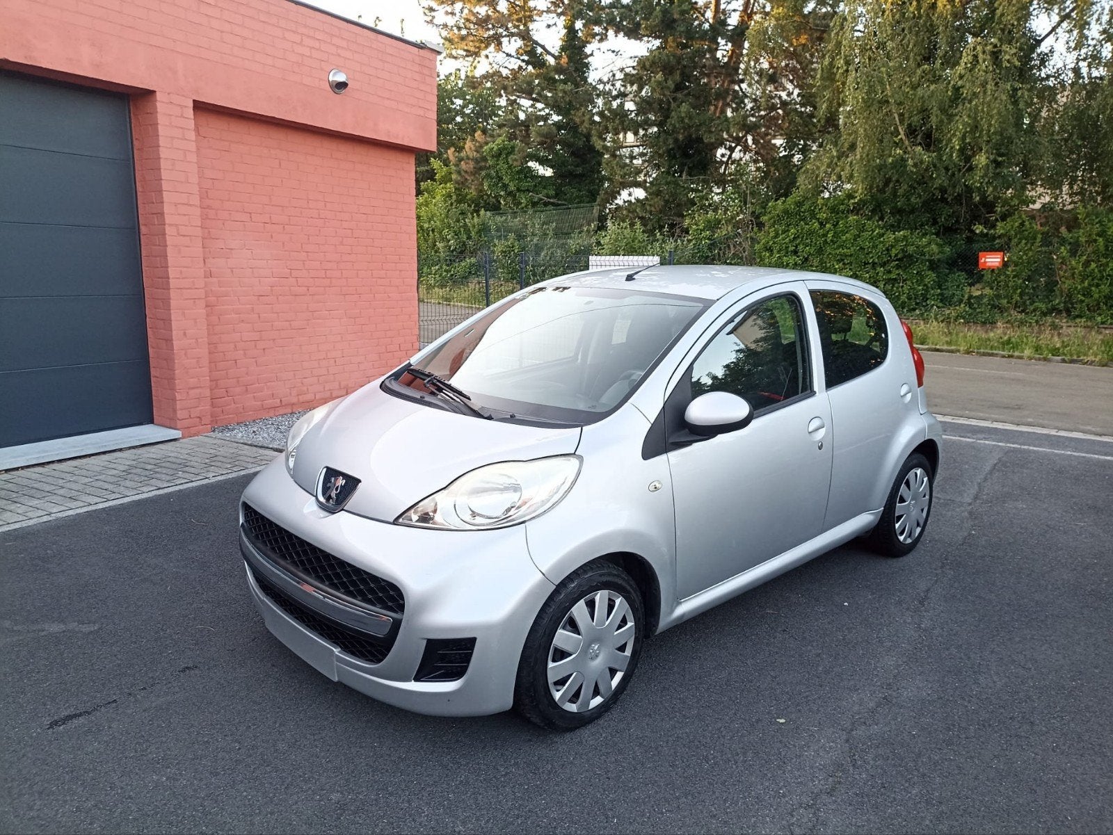 PEUGEOT 107 AUTOMATIQUE ESSENCE 2011 EURO 5 TEL:0465-543590, Autos, Peugeot, Achat, 50 kW, Noir, 5 portes