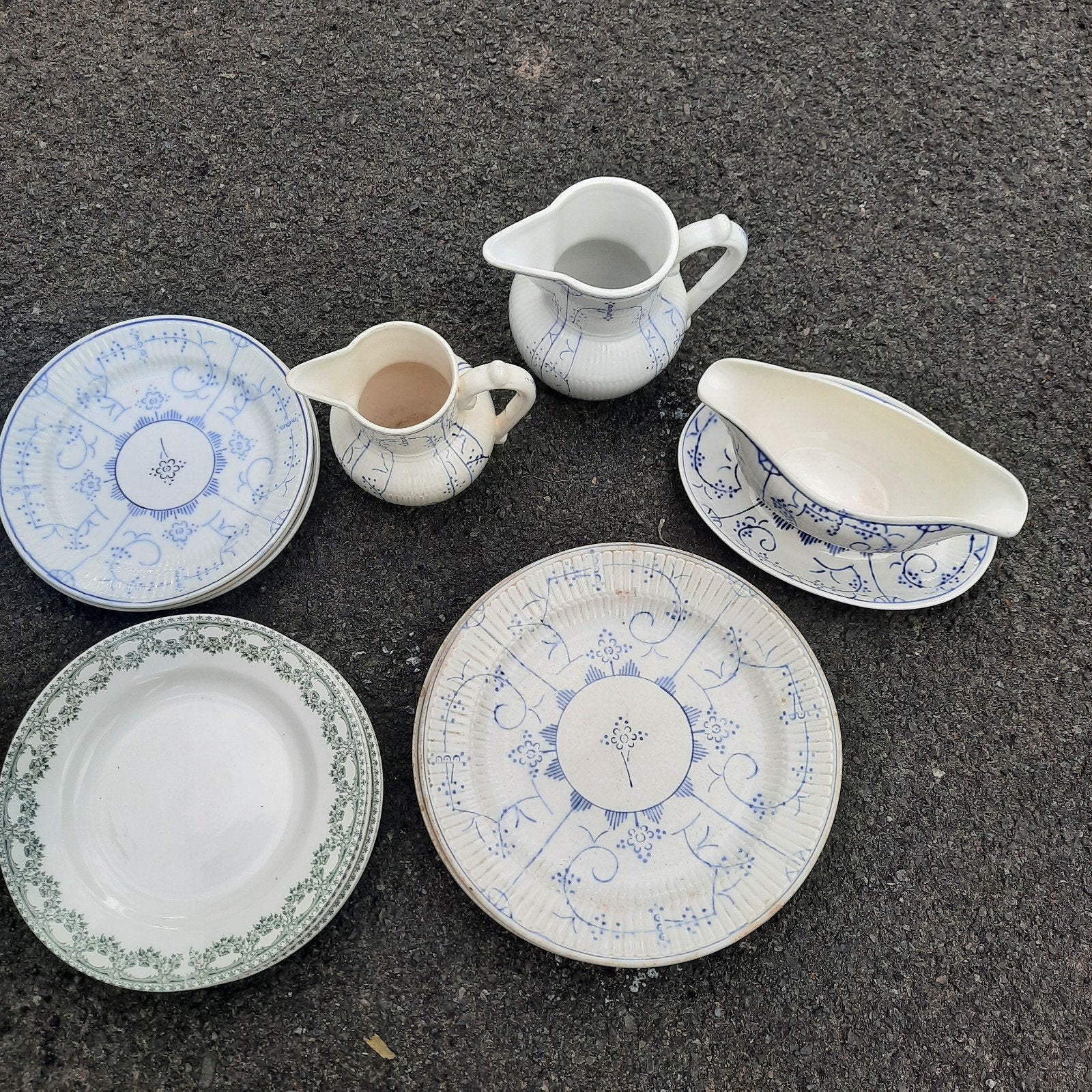 Boch borden , melkkannetjes , sauspot . 3 soorten, Ophalen of Verzenden