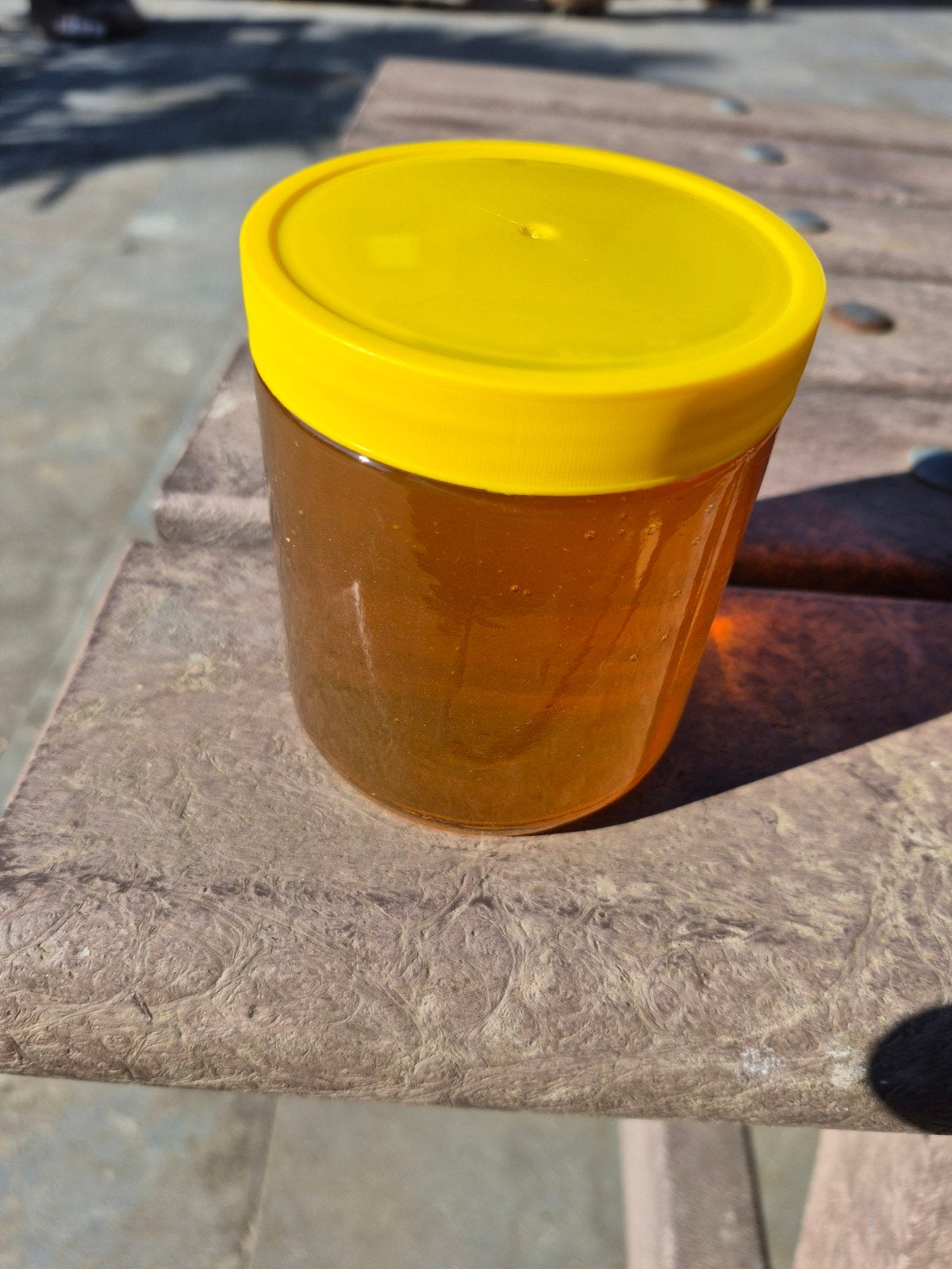 Miel d'été provenant directement des abeilles, Enlèvement