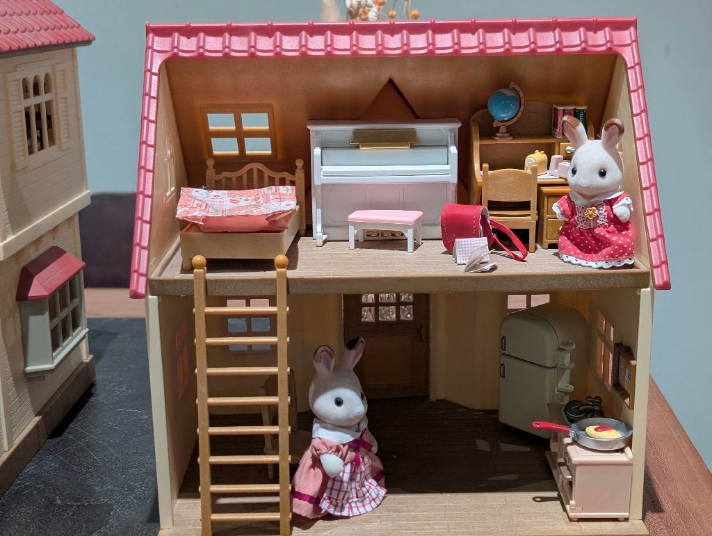 Sylvanian Families House + 2 karakters + volledig meubilair, Ophalen of Verzenden, Zo goed als nieuw, Poppenhuis