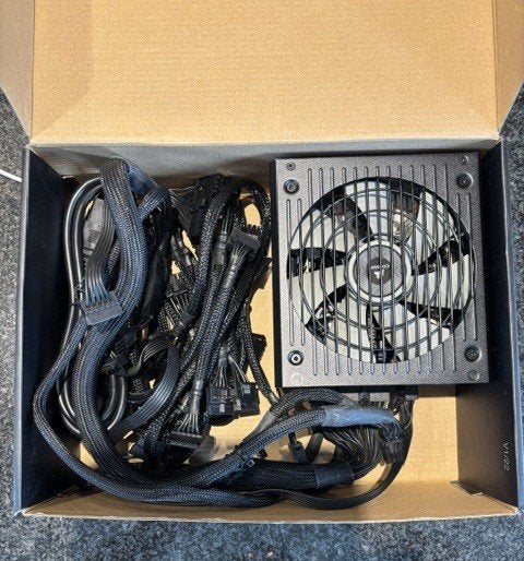 Corsair RM550x 550W 80+ Gold Voeding – Volledig modulair, Computers en Software, Interne voedingen, Ophalen, Zo goed als nieuw
