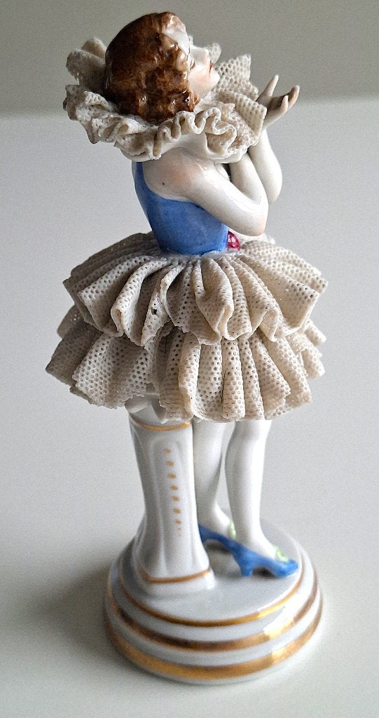 Figurine en dentelle en porcelaine — Müller-Volkstedt, Vintage, Enlèvement, Utilisé, Multicolore