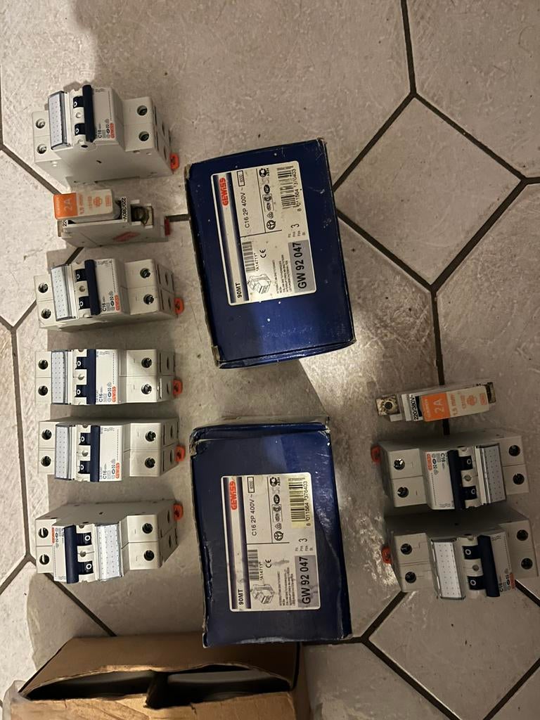 disjoncteur électrique plus 12 interrupteurs électrique, Enlèvement, Neuf