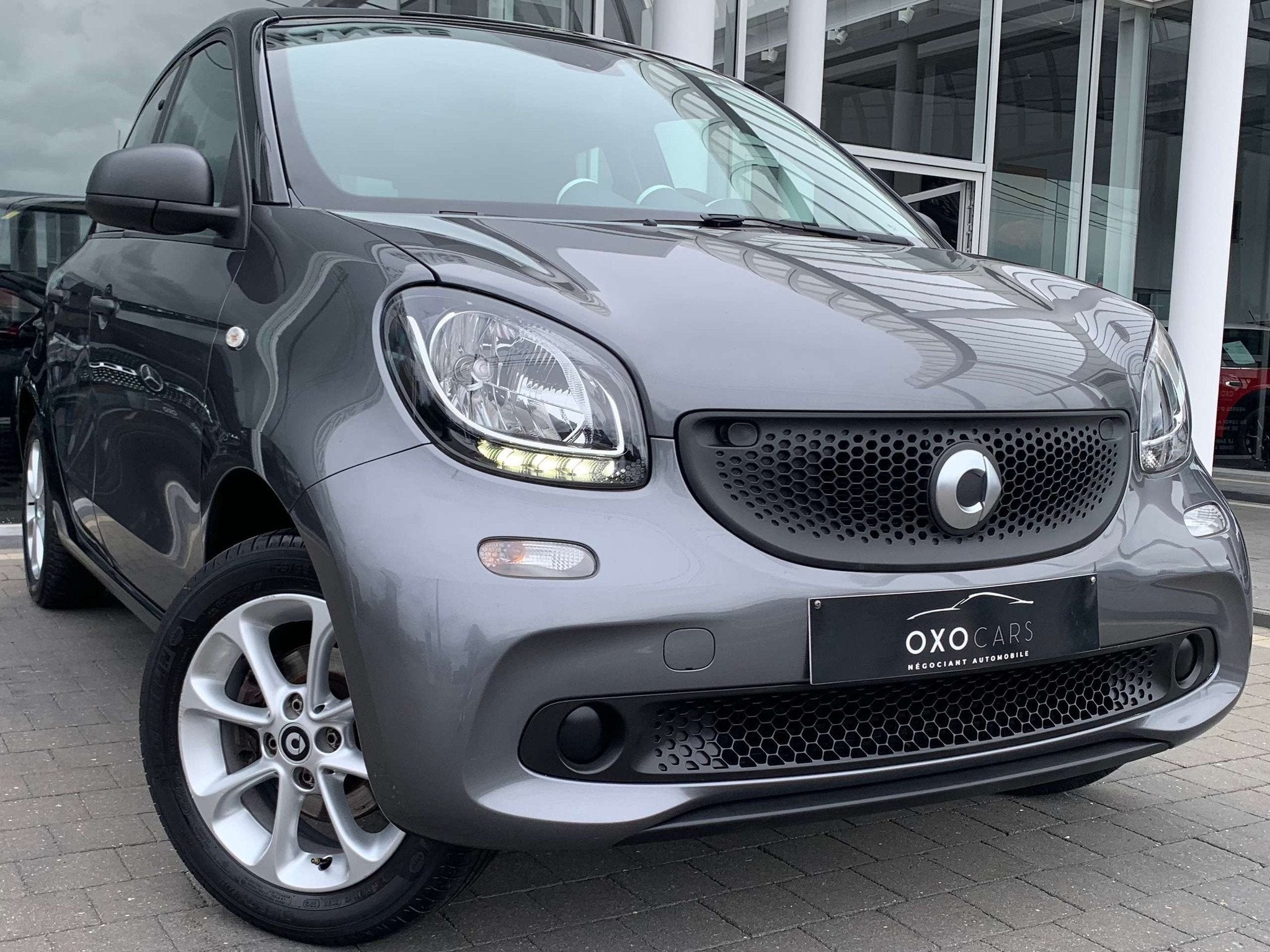 Smart Forfour 1.0i Essence / Double Toit Pano / Clim Auto /, Auto's, Voorwielaandrijving, Stof, Gebruikt, Bedrijf