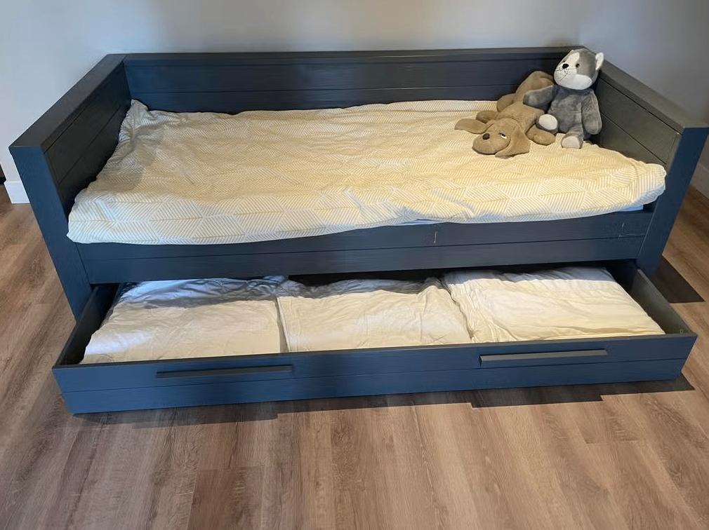 Grijs houten bed Wood Dennis met uitschuifbare lade, Ophalen, 90 cm, Eenpersoons, Zo goed als nieuw