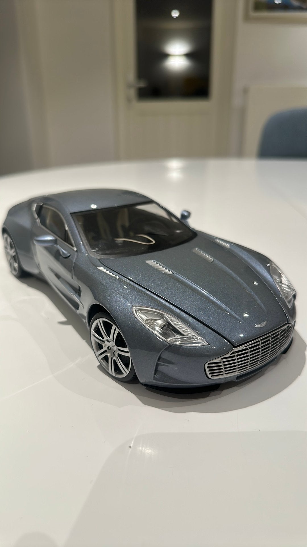 ASTON-MARTIN ONE 77 1/18 Superbe état no box, Enlèvement ou Envoi, Comme neuf, Voiture, Autres marques