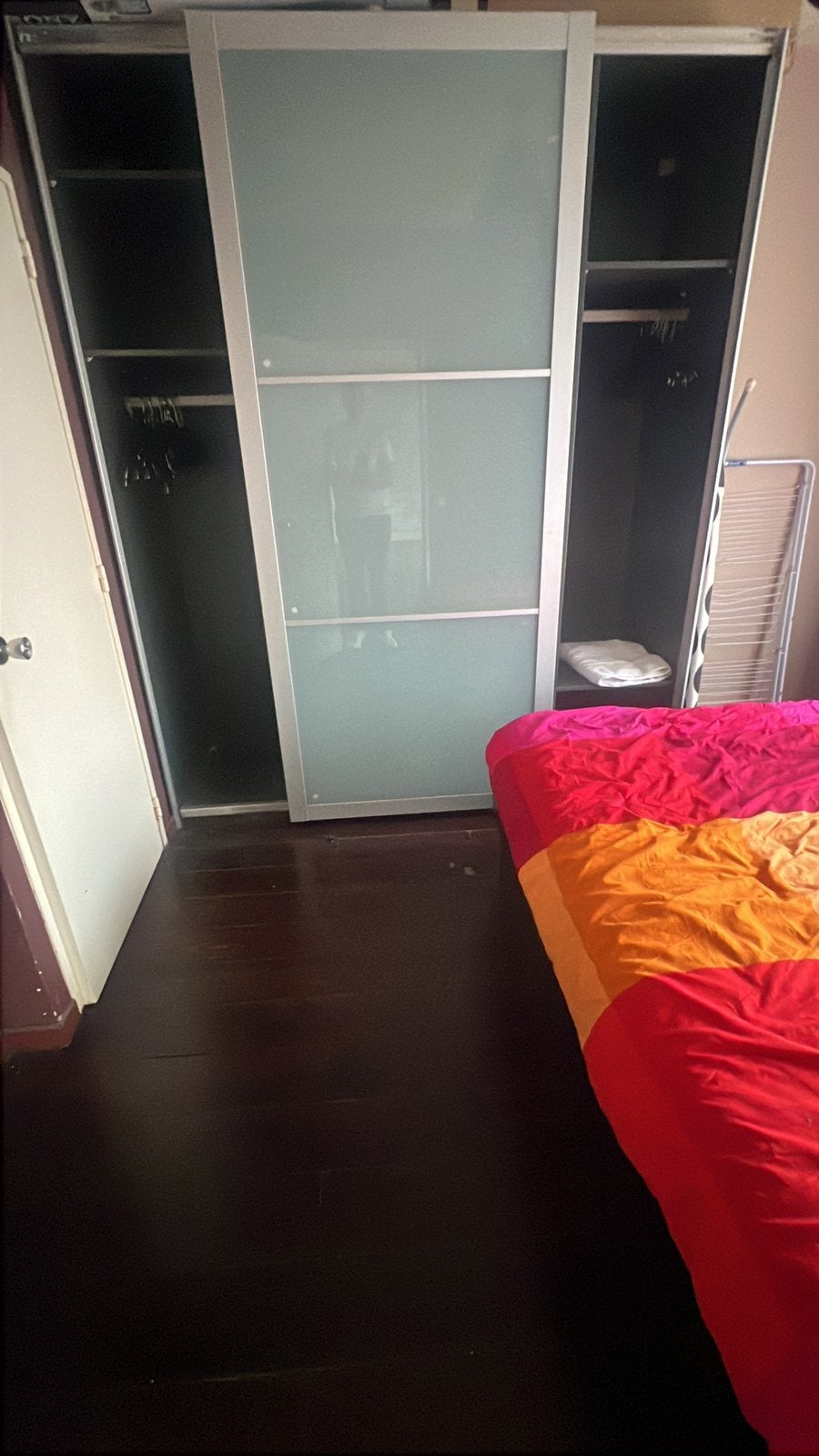 Gratis kledingkast, bed en koelkast om te komen ophalen, Huis en Inrichting, Kasten | Kleerkasten, Ophalen, Gebruikt