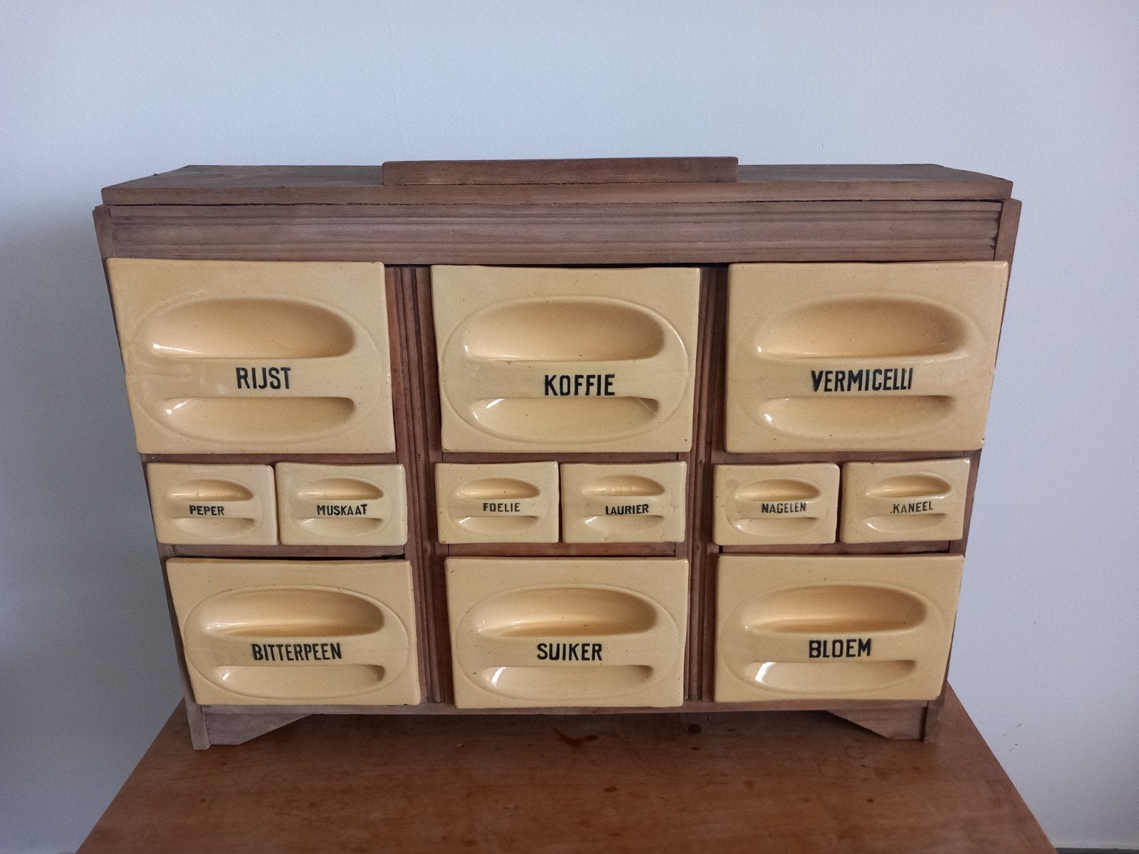 Étagère vintage en bois pour herbes et autres produits., Enlèvement