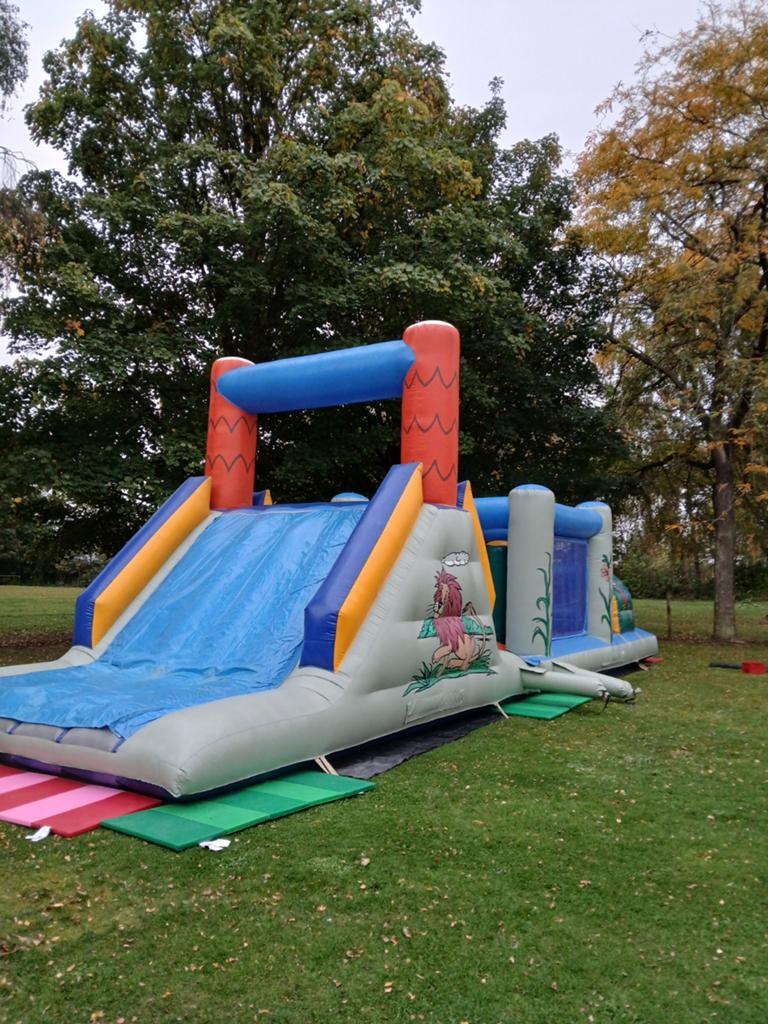 Château gonflable Obstikal Run Storm Course Jungle Bouncy Ca, Envoi, Utilisé