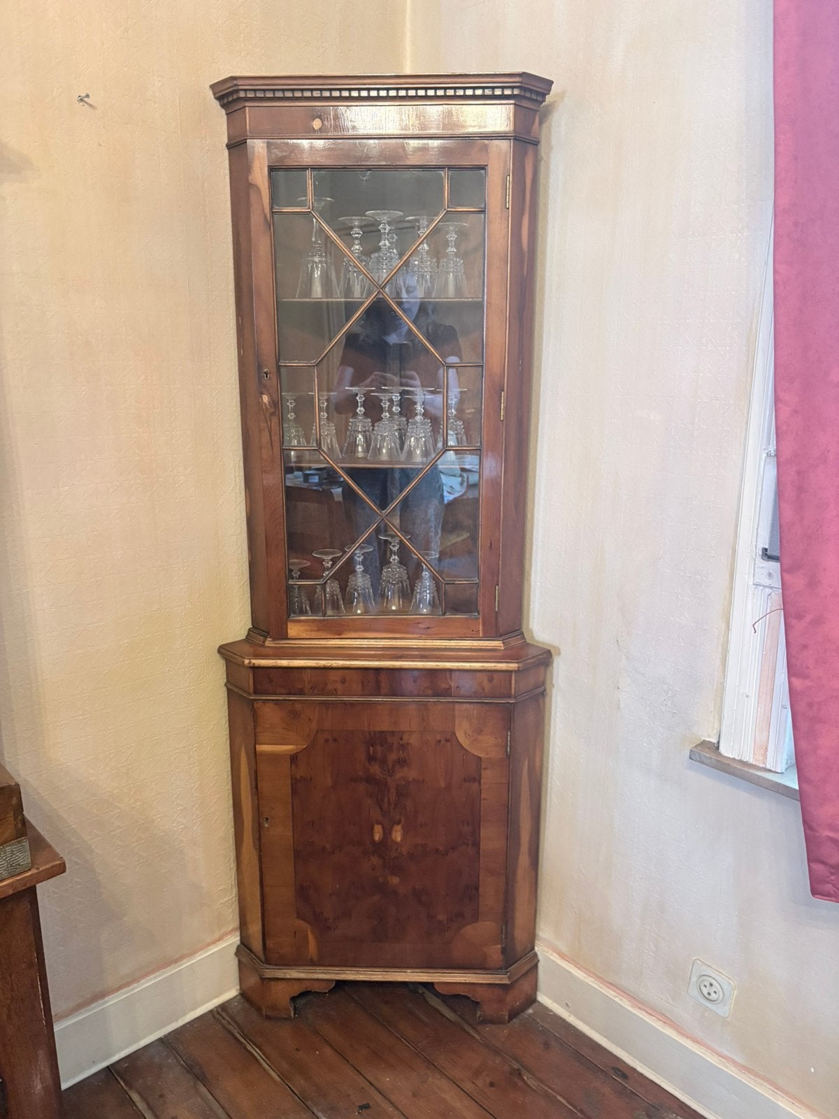 Superbe meuble vitrine de coin de style anglais, Enlèvement, Comme neuf
