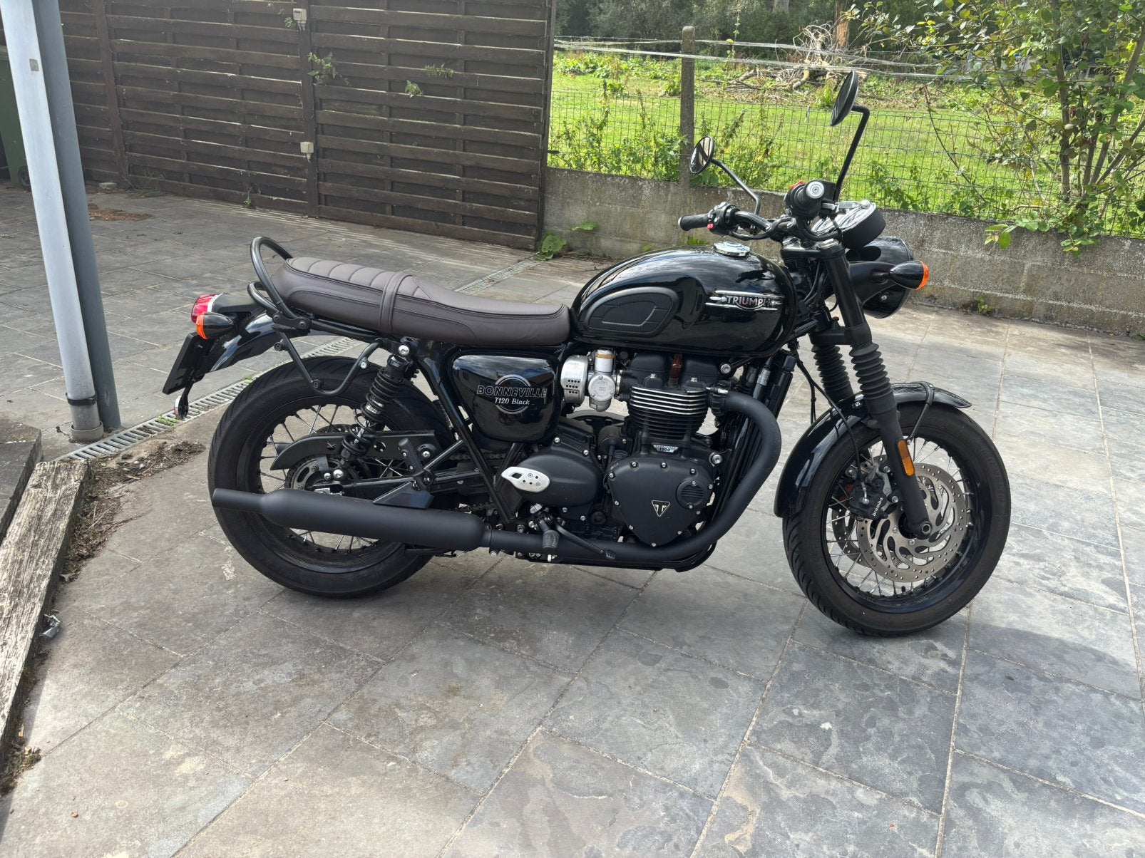 Triumph Bonneville T120 noir, Motos, Particulier