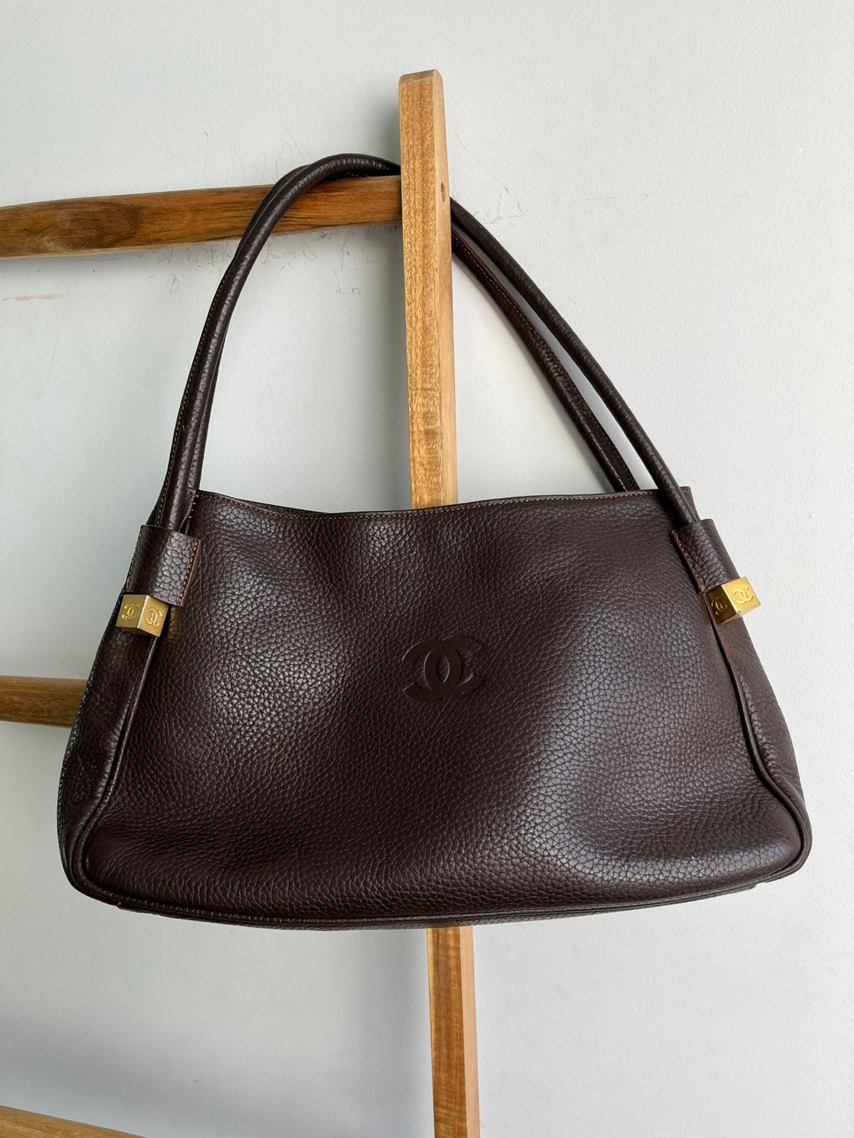 Bruine handtas in leder, Handtassen en Accessoires, Ophalen, Zo goed als nieuw, Handtas
