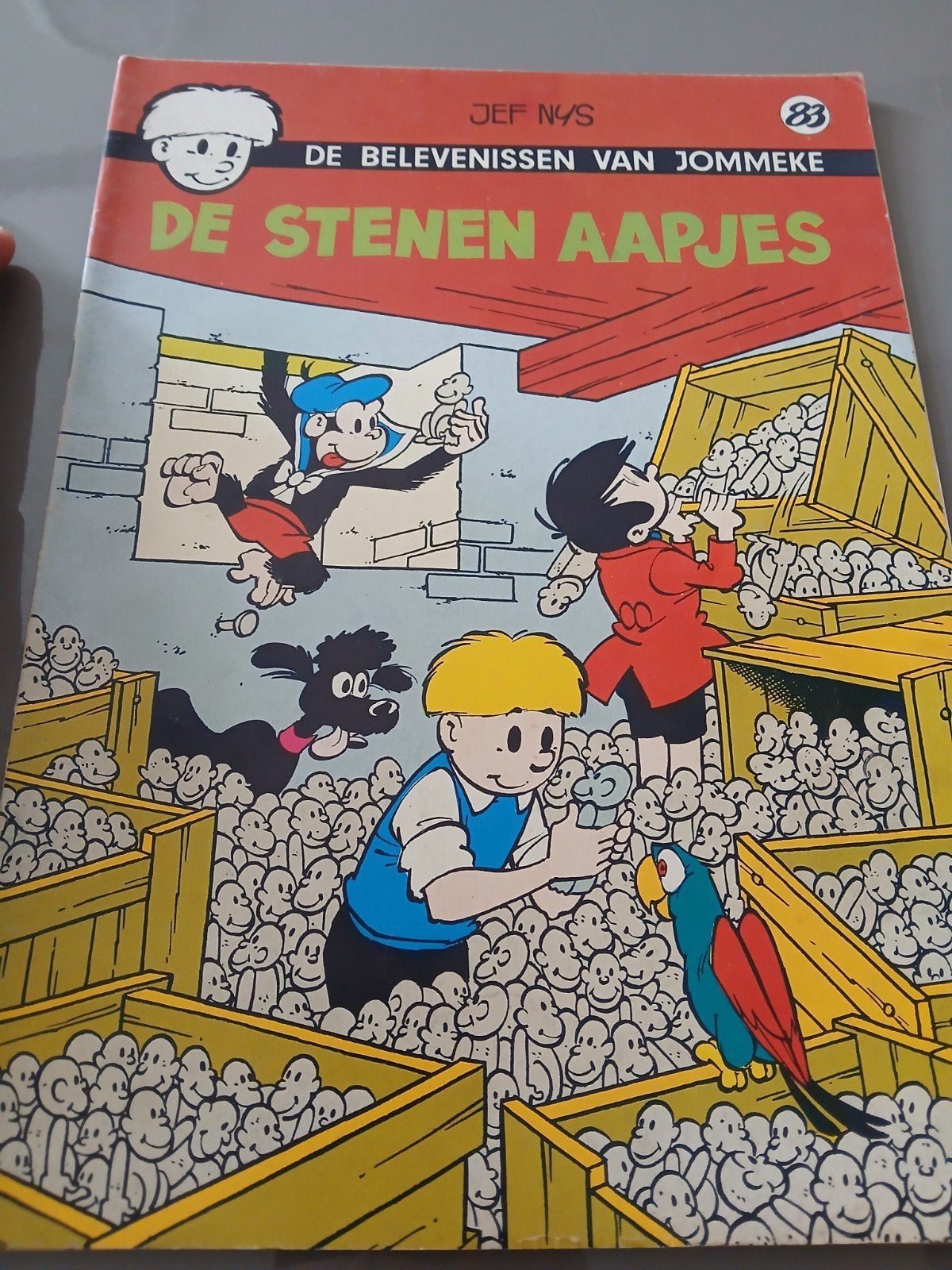 Jommeke nr 83 de stenen aapjes3, Enlèvement ou Envoi