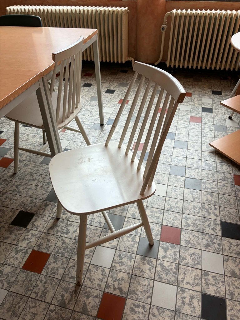 Chaises blanches en bois, Enlèvement, Utilisé, Quatre, Rétro